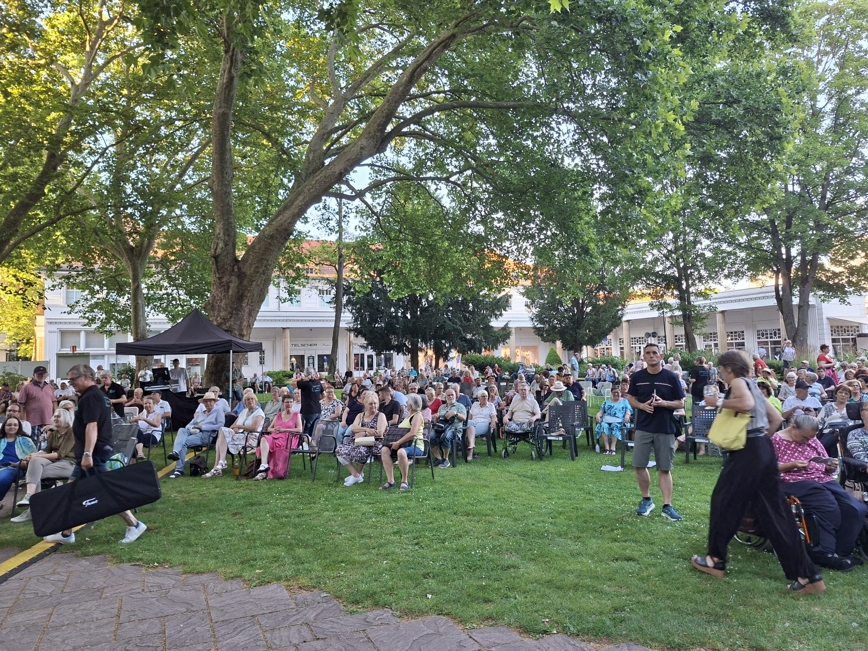 Publikum im Kurpark